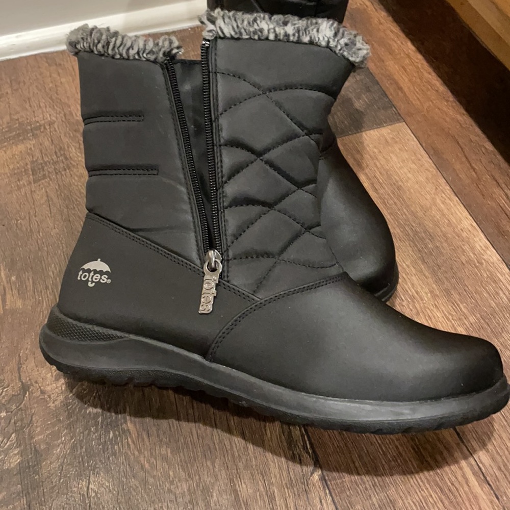 Unworn Totes boots